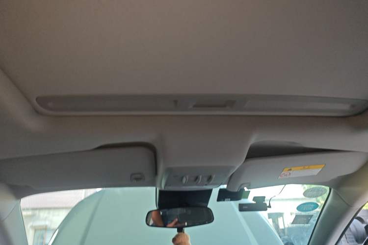 Used Chevrolet Trax 2018 330T Automatic Two-Wheel Drive Elite Model Headliner