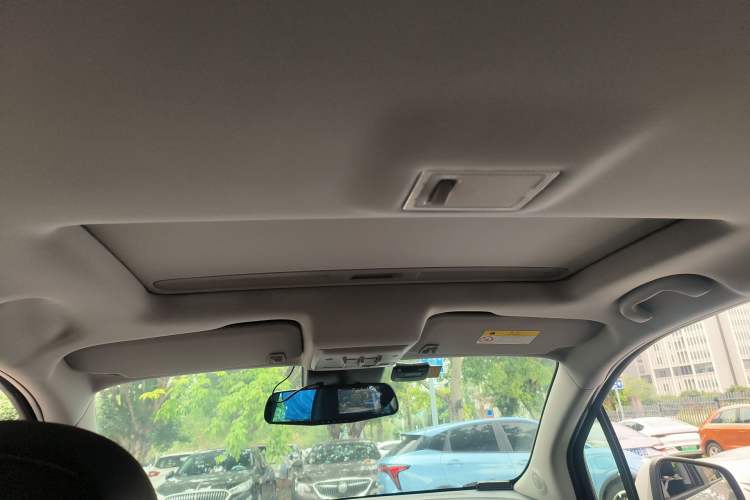 Used Chevrolet Trax 2018 330T Automatic Two-Wheel Drive Elite Model Headliner