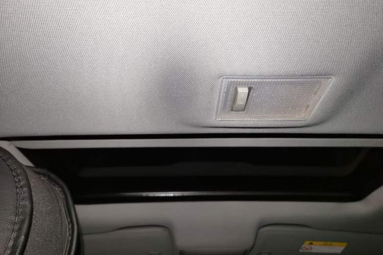 Used Chevrolet Trax 2018 330T Automatic Two-Wheel Drive Elite Model Headliner