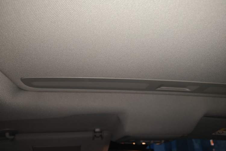 Used Chevrolet Trax 2018 330T Automatic Two-Wheel Drive Luxury Model Headliner