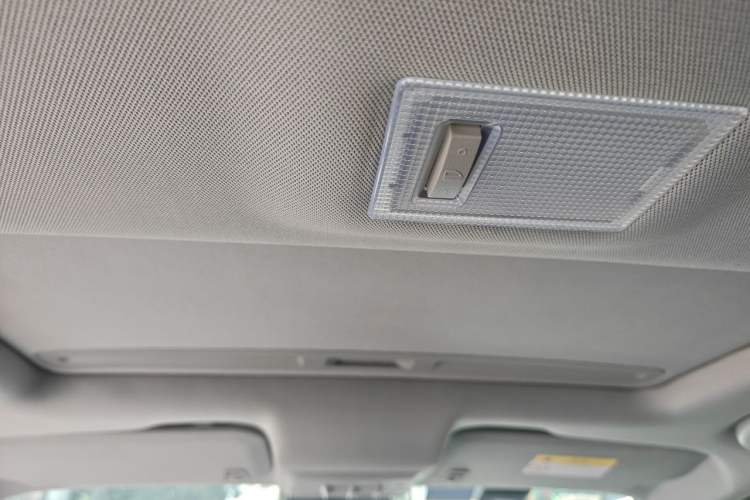 Used Chevrolet Trax 2018 330T Automatic Two-Wheel Drive Elite Model Headliner