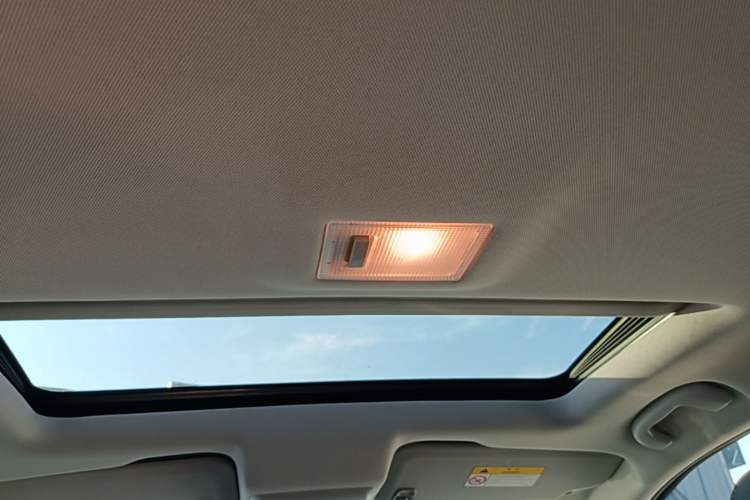 Used Chevrolet Trax 2018 330T Automatic Two-Wheel Drive Luxury Model Headliner