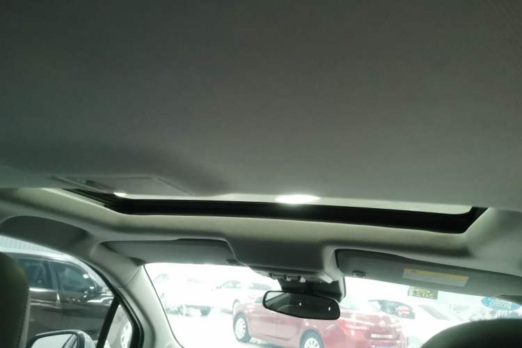Used Chevrolet Trax 2018 330T Automatic Two-Wheel Drive Luxury Model Headliner