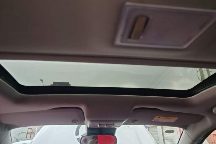 Used Chevrolet Trax 2018 330T Automatic Two-Wheel Drive Elite Model Headliner