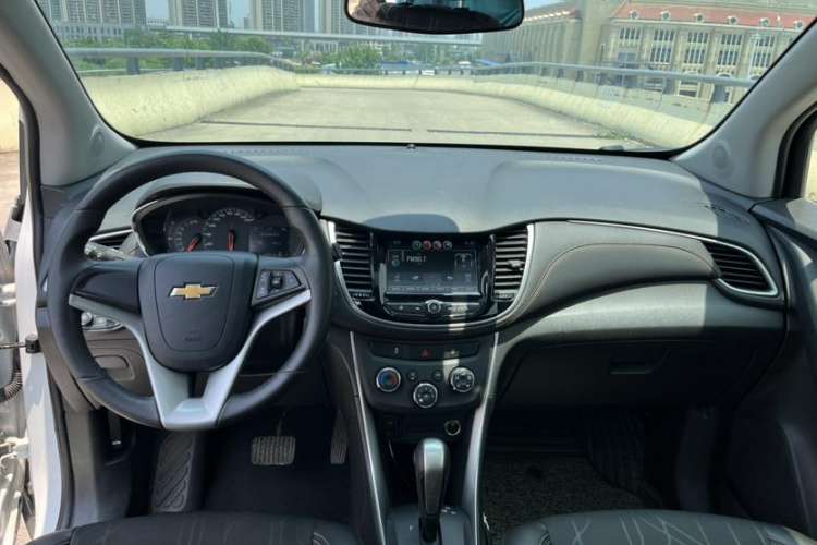 Used Chevrolet Trax 2018 330T Automatic Two-Wheel Drive Luxury Model Interior 1