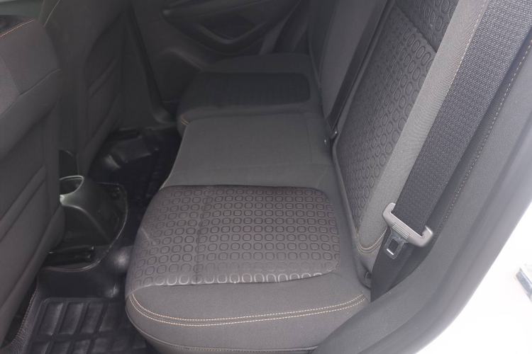 Used Chevrolet Trax 2018 330T Manual Transmission Two-Wheel Drive Comfort Version Interior 1