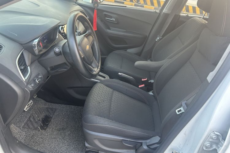 Used Chevrolet Trax 2018 330T Automatic Two-Wheel Drive Elite Model Interior 2