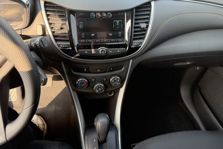 Used Chevrolet Trax 2018 330T Automatic Two-Wheel Drive Elite Model Interior 2