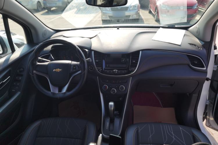 Used Chevrolet Trax 2018 330T Automatic Two-Wheel Drive Luxury Model Interior 2