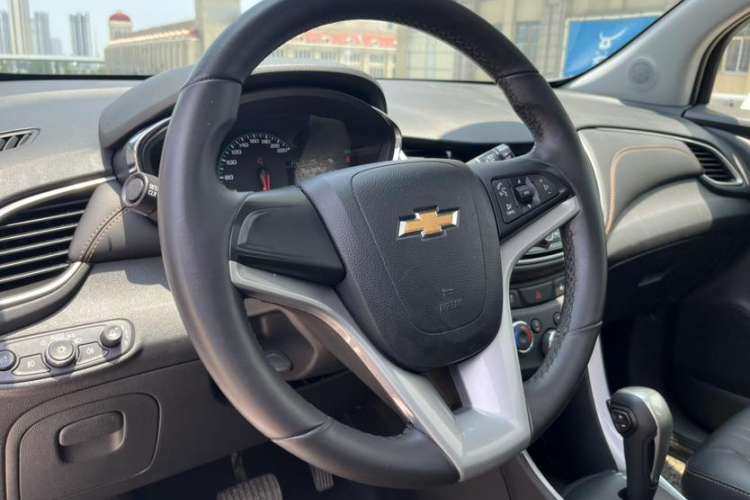 Used Chevrolet Trax 2018 330T Automatic Two-Wheel Drive Luxury Model Interior 2