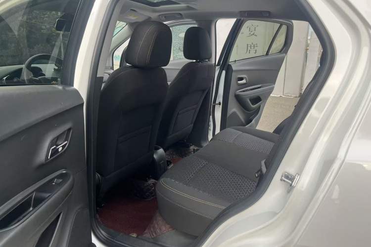 Used Chevrolet Trax 2018 330T Automatic Two-Wheel Drive Elite Model Interior 2