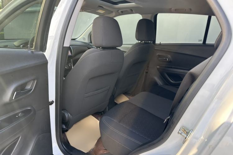 Used Chevrolet Trax 2018 330T Automatic Two-Wheel Drive Elite Model Interior 2