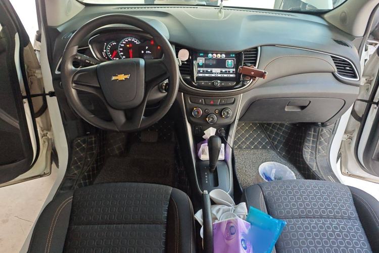 Used Chevrolet Trax 2018 330T Automatic Two-Wheel Drive Elite Model Interior 2