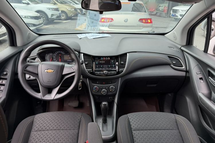 Used Chevrolet Trax 2018 330T Automatic Two-Wheel Drive Elite Model Interior 2