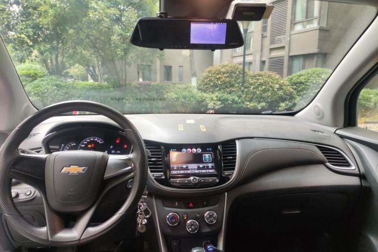 Used Chevrolet Trax 2018 330T Automatic Two-Wheel Drive Elite Model Interior 2