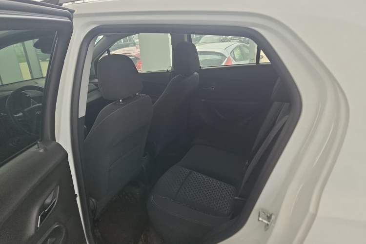 Used Chevrolet Trax 2018 330T Automatic Two-Wheel Drive Elite Model Interior 2