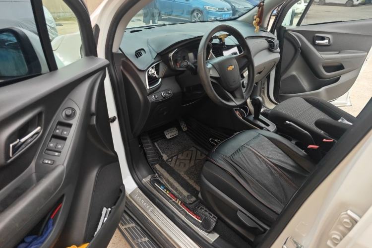 Used Chevrolet Trax 2018 330T Automatic Two-Wheel Drive Elite Model Interior 3