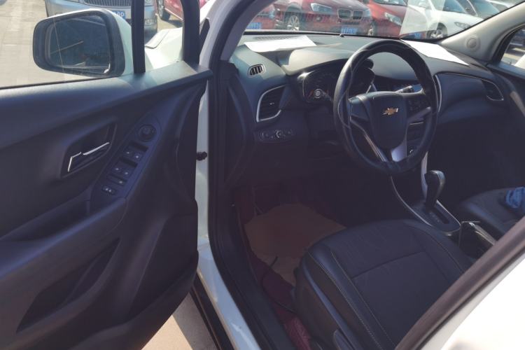 Used Chevrolet Trax 2018 330T Automatic Two-Wheel Drive Luxury Model Interior 3