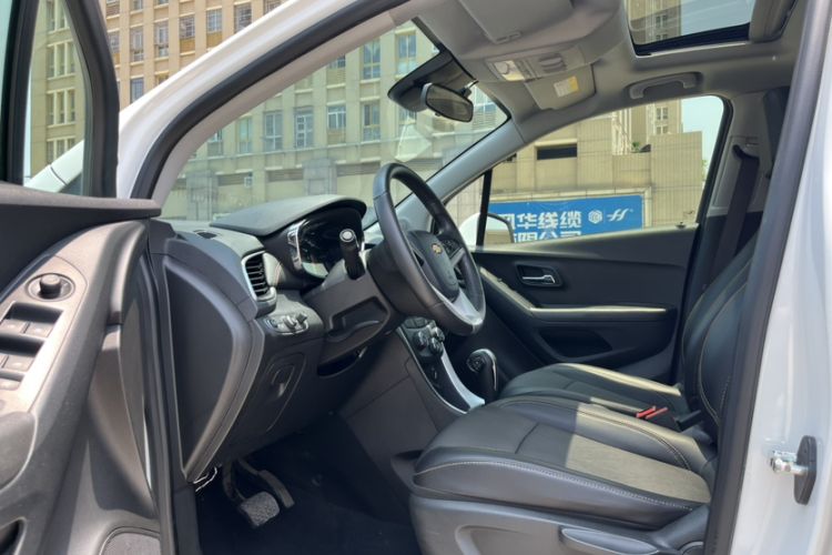 Used Chevrolet Trax 2018 330T Automatic Two-Wheel Drive Luxury Model Interior 3