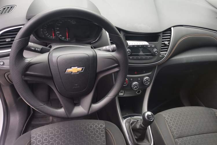 Used Chevrolet Trax 2018 330T Manual Transmission Two-Wheel Drive Comfort Version Interior 3