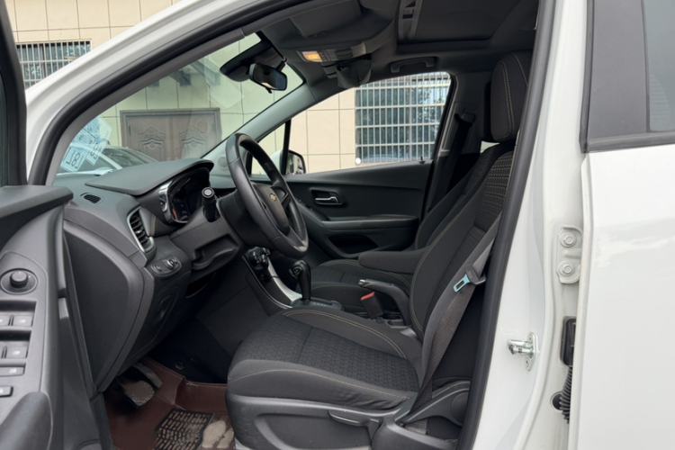 Used Chevrolet Trax 2018 330T Automatic Two-Wheel Drive Elite Model Interior 3