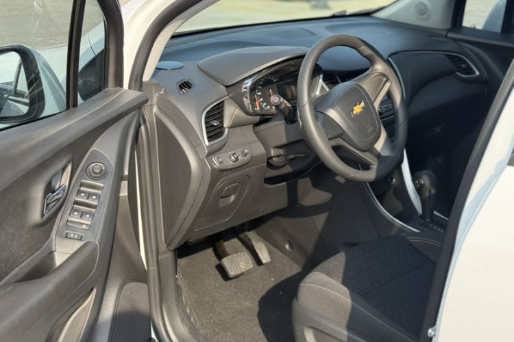 Used Chevrolet Trax 2018 330T Automatic Two-Wheel Drive Elite Model Interior 4