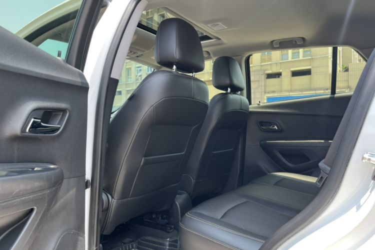 Used Chevrolet Trax 2018 330T Automatic Two-Wheel Drive Luxury Model Interior 4