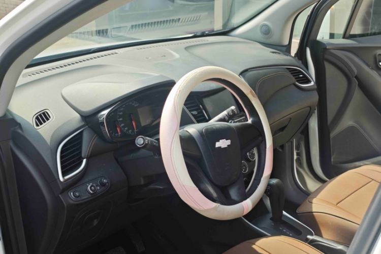 Used Chevrolet Trax 2018 330T Automatic Two-Wheel Drive Elite Model Interior 6