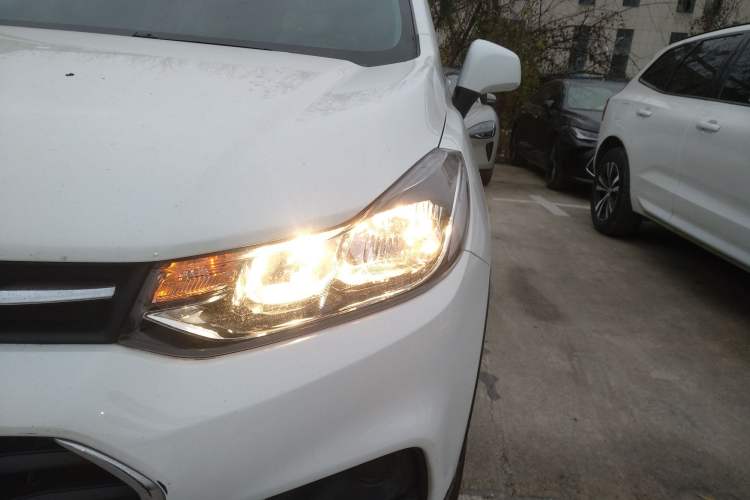 Used Chevrolet Trax 2018 330T Automatic Two-Wheel Drive Elite Model Left Front Headlight