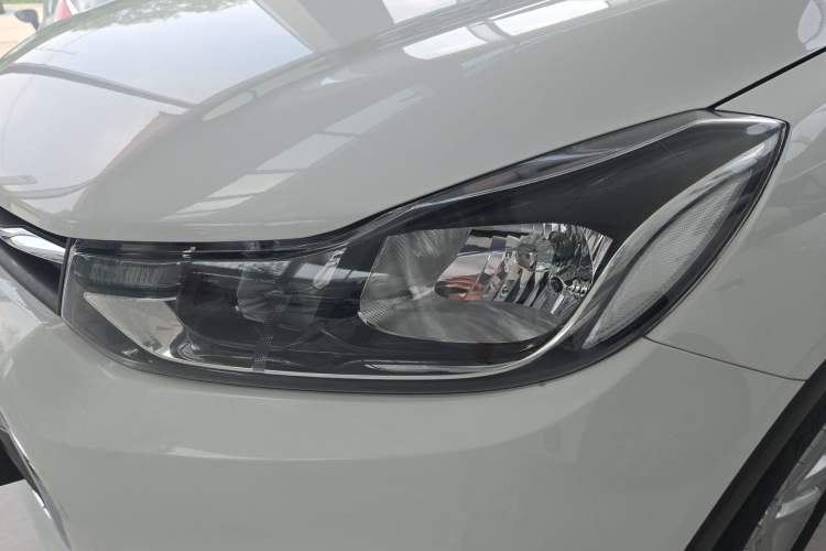 Used Chevrolet Trax 2018 330T Automatic Two-Wheel Drive Elite Model Left Front Headlight