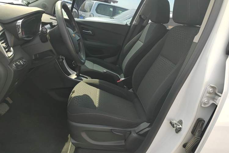 Used Chevrolet Trax 2018 330T Automatic Two-Wheel Drive Elite Model Left Front Seat