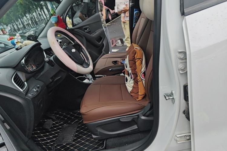 Used Chevrolet Trax 2018 330T Automatic Two-Wheel Drive Elite Model Left Front Seat