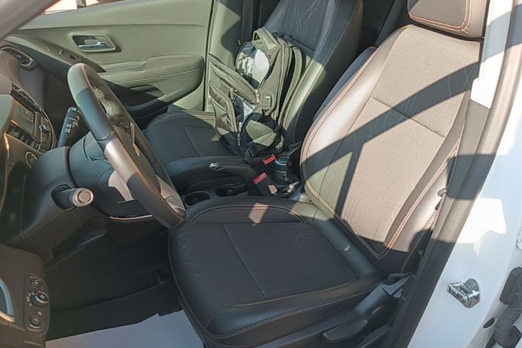 Used Chevrolet Trax 2018 330T Automatic Two-Wheel Drive Luxury Model Left Front Seat