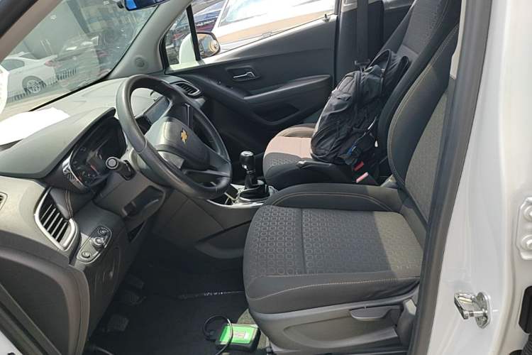 Used Chevrolet Trax 2018 330T Manual Transmission Two-Wheel Drive Comfort Version Left Front Seat