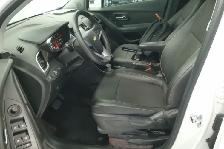 Used Chevrolet Trax 2018 330T Automatic Two-Wheel Drive Luxury Model Left Front Seat