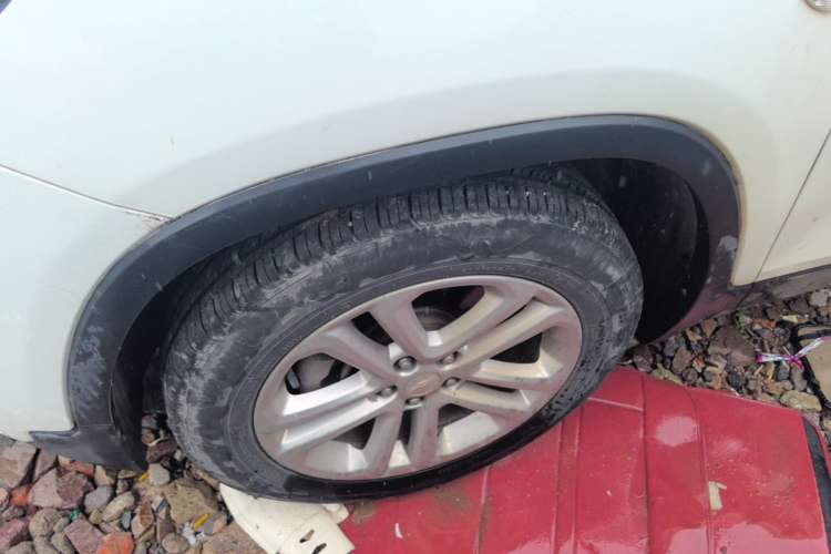 Used Chevrolet Trax 2018 330T Automatic Two-Wheel Drive Elite Model Left Front Wheel Hub