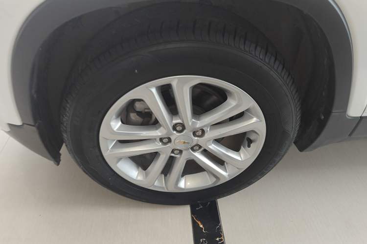 Used Chevrolet Trax 2018 330T Manual Transmission Two-Wheel Drive Comfort Version Left Front Wheel Hub
