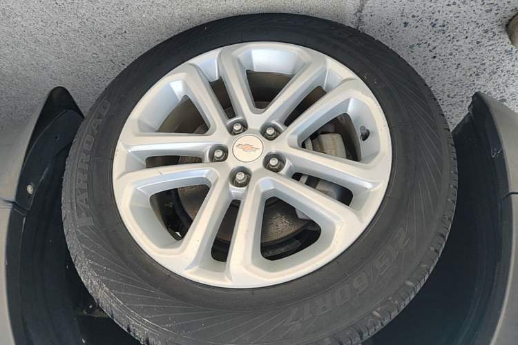 Used Chevrolet Trax 2018 330T Manual Transmission Two-Wheel Drive Comfort Version Left Front Wheel Hub
