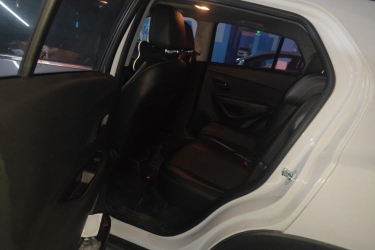 Used Chevrolet Trax 2018 330T Automatic Two-Wheel Drive Luxury Model Left Rear Seat