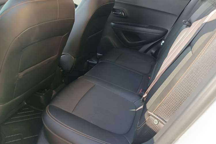 Used Chevrolet Trax 2018 330T Automatic Two-Wheel Drive Luxury Model Left Rear Seat
