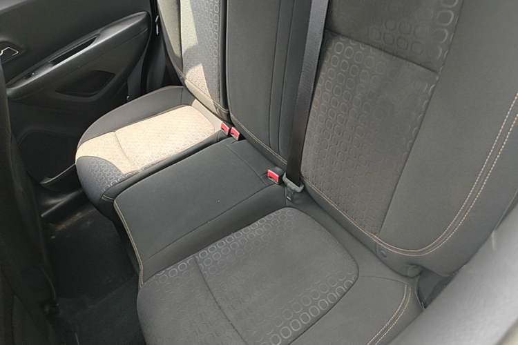 Used Chevrolet Trax 2018 330T Manual Transmission Two-Wheel Drive Comfort Version Left Rear Seat