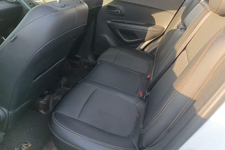 Used Chevrolet Trax 2018 330T Automatic Two-Wheel Drive Luxury Model Left Rear Seat
