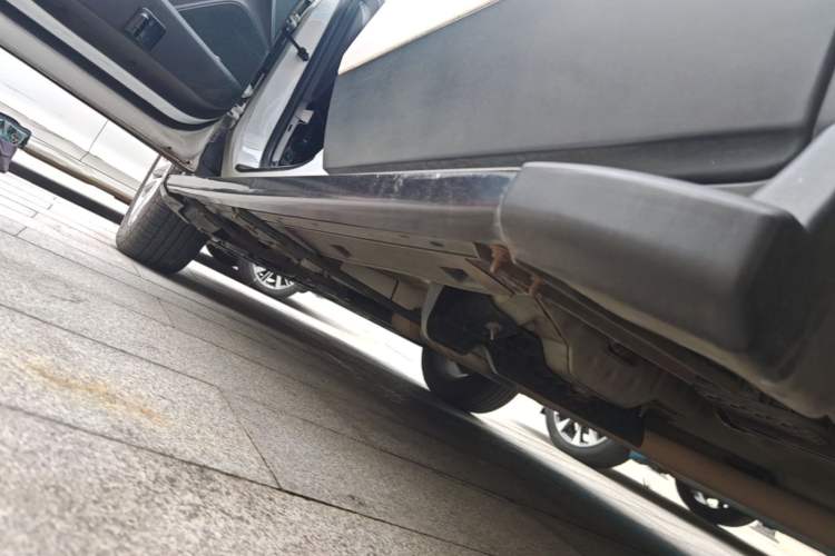 Used Chevrolet Trax 2018 330T Automatic Two-Wheel Drive Elite Model Left Side Sill