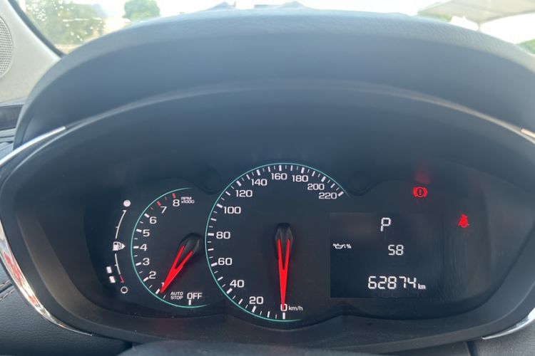 Used Chevrolet Trax 2018 330T Automatic Two-Wheel Drive Elite Model Odometer Close Up