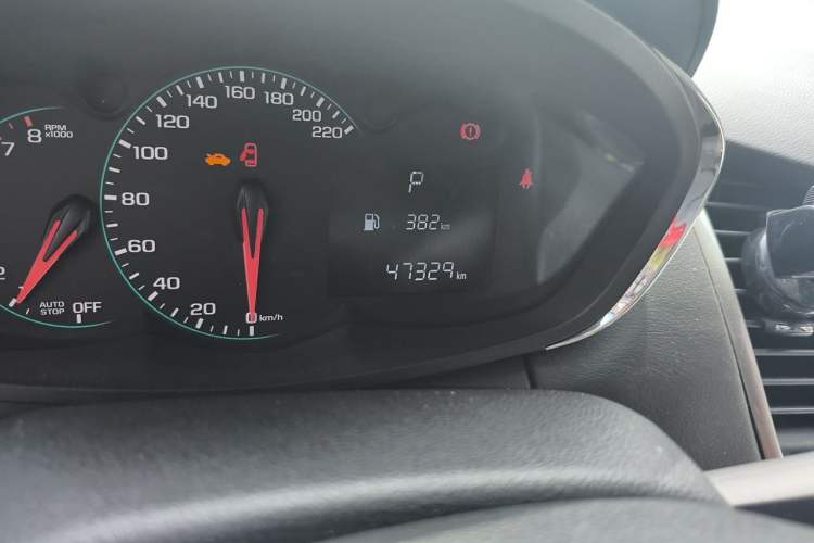 Used Chevrolet Trax 2018 330T Automatic Two-Wheel Drive Elite Model Odometer Close Up
