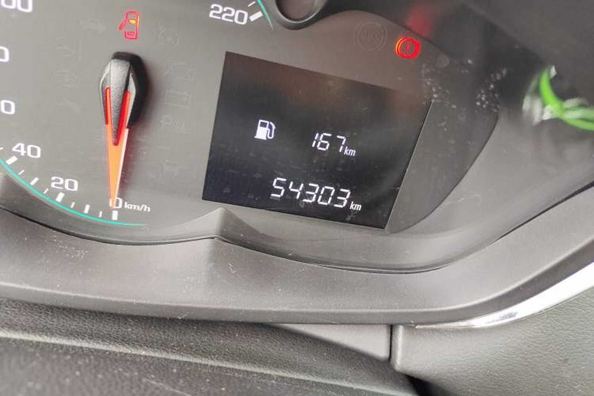 Used Chevrolet Trax 2018 330T Manual Transmission Two-Wheel Drive Comfort Version Odometer Close Up