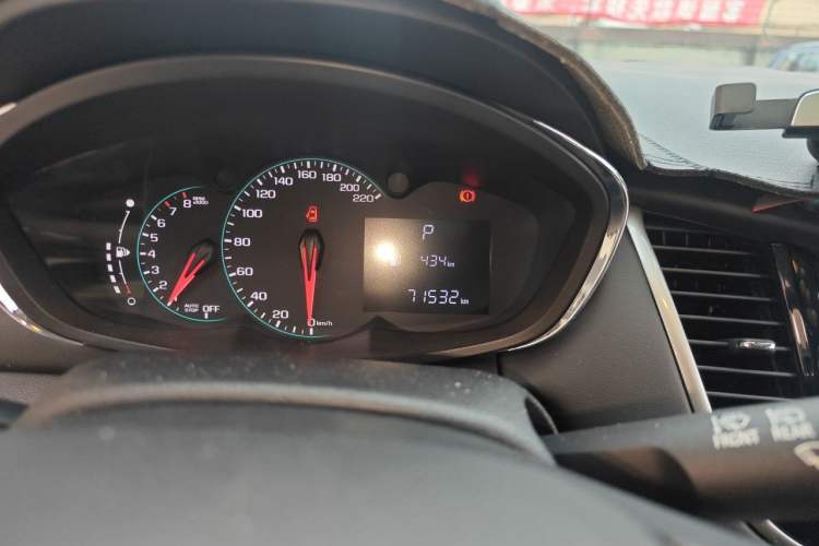 Used Chevrolet Trax 2018 330T Automatic Two-Wheel Drive Elite Model Odometer Close Up
