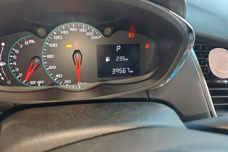 Used Chevrolet Trax 2018 330T Automatic Two-Wheel Drive Elite Model Odometer Close Up