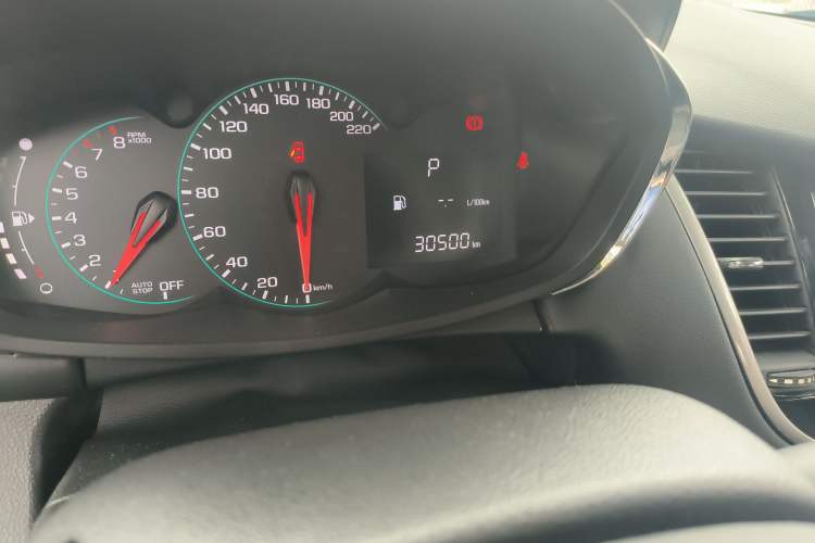 Used Chevrolet Trax 2018 330T Automatic Two-Wheel Drive Elite Model Odometer Close Up