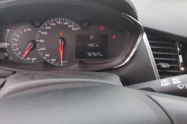 Used Chevrolet Trax 2018 330T Automatic Two-Wheel Drive Elite Model Odometer Close Up